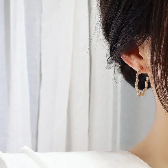 NEW 14K Gold Plated Diamond Flower Hoop Earrings a - Picture 5 of 7